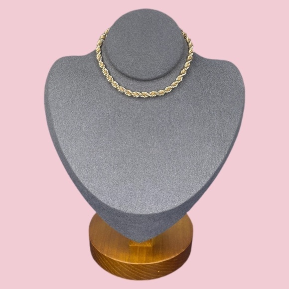 Gold Bracelet - Picture 1 of 3